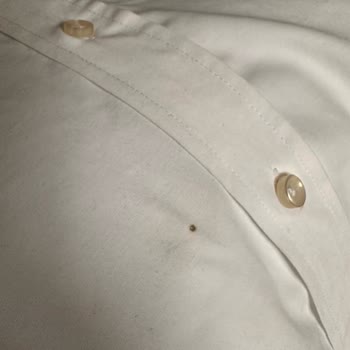 Marlboro Edge Sigaradan Aniden Dağılan Kül Nedeniyle Kıyafetlerimde Yanık İzleri Oluştu