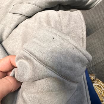 Marlboro Edge Sigaradan Aniden Dağılan Kül Nedeniyle Kıyafetlerimde Yanık İzleri Oluştu