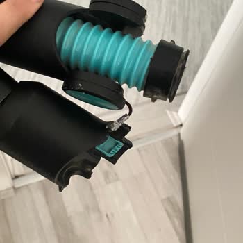 Fakir Şarjlı Süpürgenin Borusu Kısa Sürede Kırıldı, Garanti Kapsamında Ücretsiz Destek Alamadım