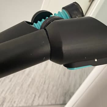 Fakir Şarjlı Süpürgenin Borusu Kısa Sürede Kırıldı, Garanti Kapsamında Ücretsiz Destek Alamadım