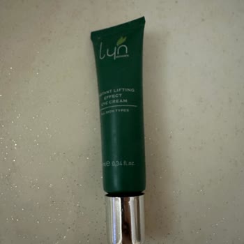 Such & More Krem Tüpünün Neredeyse Tamamen Havayla Doldurulmuş