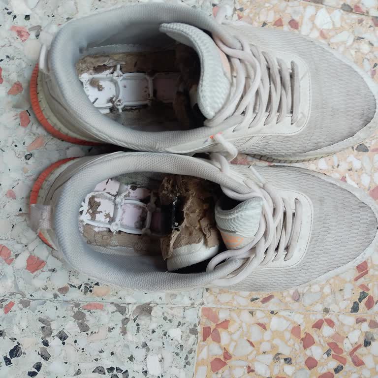 Kısa Sürede Tabanı Çöken Spor Ayakkabıya FLO Mağazasından Ret Cevabı Aldım