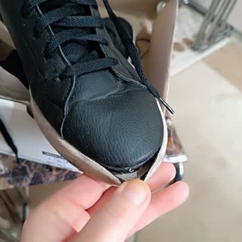 Adidas Ayakkabımın Kusuru İçin Değişim Reddi Hayal Kırıklığı Yarattı