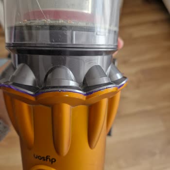 Dyson V12 Süpürgede Kısa Sürede Gövdede Soyulma Ve Garanti Dışı Bırakılması