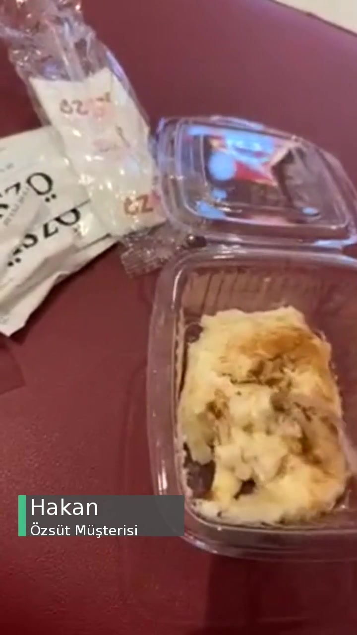 Özsüt Tavukgöğsüne Verilen Paraya Yazık videonun kapak resmi