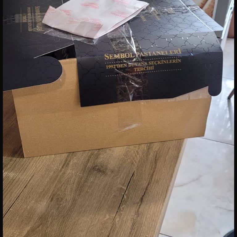 Özel Günlerimizi Mahveden Sembol Pastanesi: Özensiz Ürünler, İlgisiz Hizmet