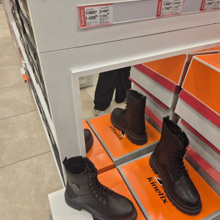 Etiket Fiyatı 1500 TL Olan Bot Kasada 2000 TL'ye Satılmak İstendi