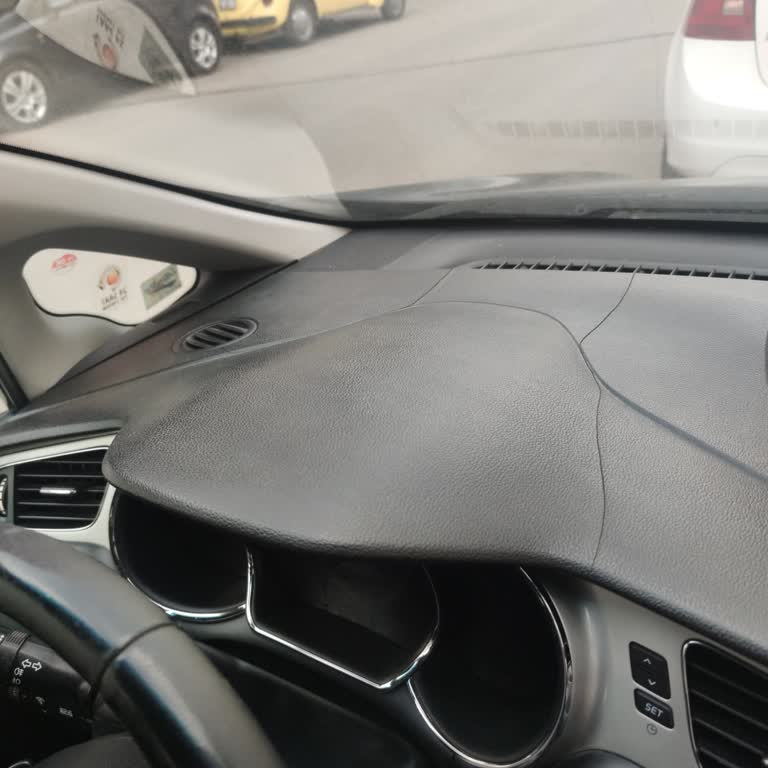 Kia Ceed Göğüs Kısmında Kronik Çatlak Sorunu Ve Ücretsiz Değişim Talebi