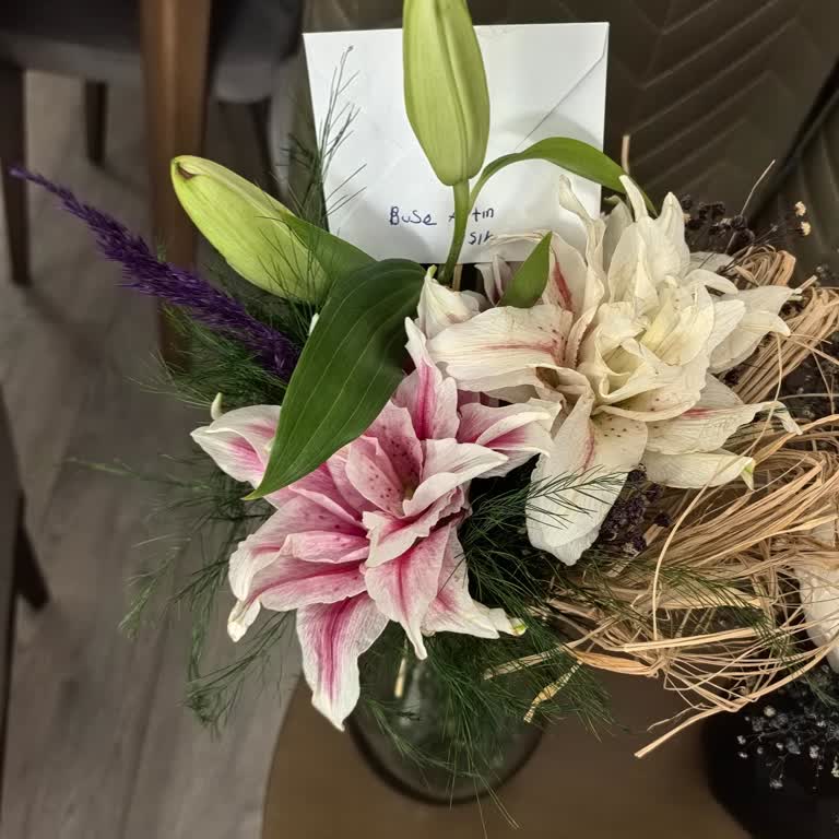 Eksik Ve Solmuş Lilyum Çiçekleriyle Büyük Hayal Kırıklığı Yaşadım