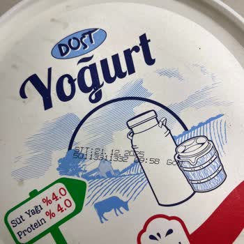 Son Kullanma Tarihi Geçmemiş Yoğurdun Küflü Çıkması Endişe Yarattı