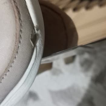 Garanti Verilen Terlik Kısa Sürede Yıprandı Mağaza İlgisiz Kaldı