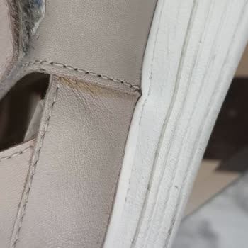 Garanti Verilen Terlik Kısa Sürede Yıprandı Mağaza İlgisiz Kaldı