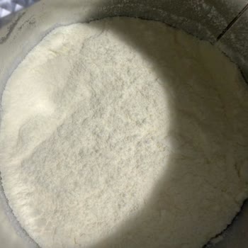 Bebek Mamasında Renk Değişikliği Ve Kusma: Güvenlik Endişesi