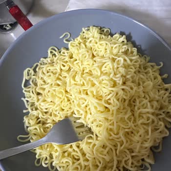 Testami Noodle Ürününde Ağır Koku Ve Sağlık Riski Endişesi Yaşadım