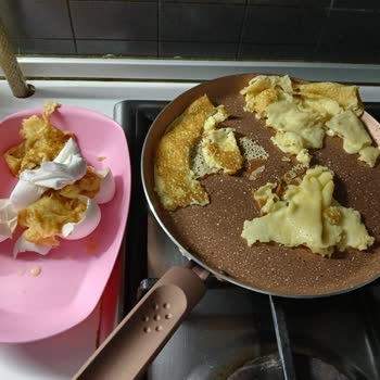 Aldığım Krep Tavası Sürekli Yapışıyor, Ücret İadesi Talep Ediyorum