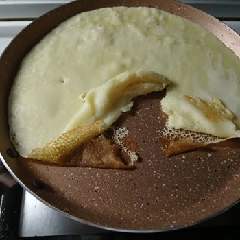 Aldığım Krep Tavası Sürekli Yapışıyor, Ücret İadesi Talep Ediyorum