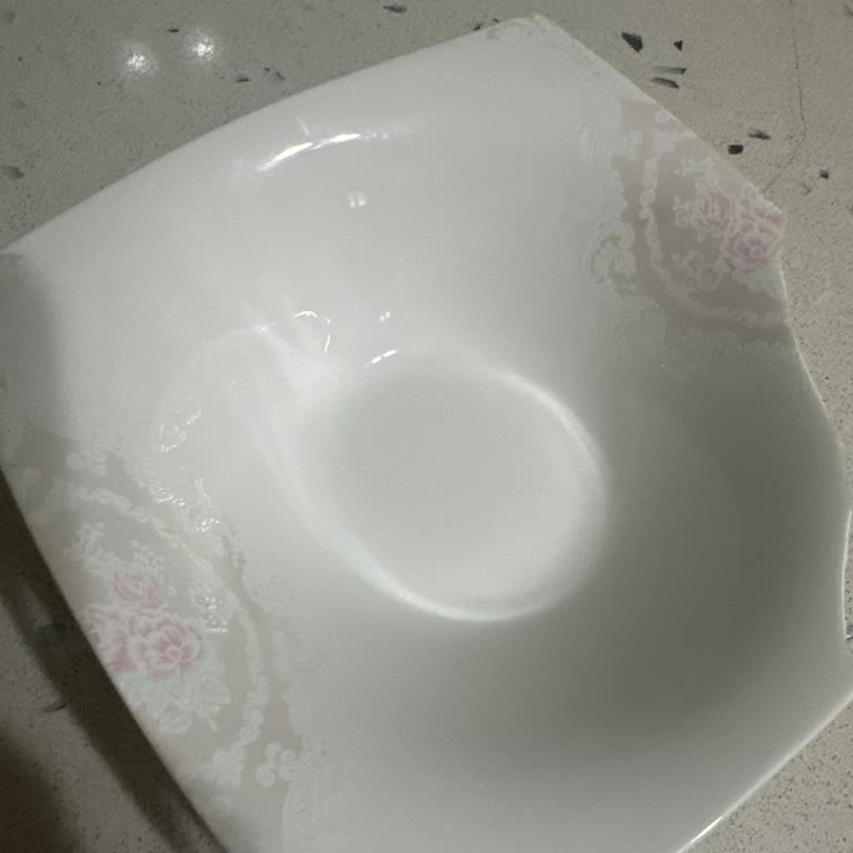 Karaca Züccaciye Aldığım Yemek Takımını Açtığımda İki Adet Çorba Kasesinin Kırık Olduğunu Gördüm