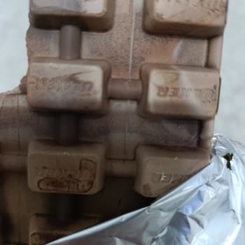 Ülker Bol Sütlü Çikolata Beklenmedik Şekilde Beyazlamış