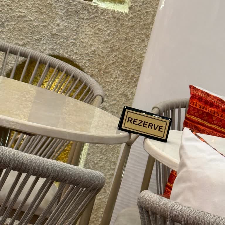 Luuq Cafe'de Keyfi Rezervasyon Ve Eşitsiz Müşteri Uygulaması Rahatsız Ediyor