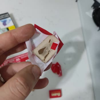 Son Kullanma Tarihi Geçmemiş Ülker Napoliten Çikolata Bozuk Çıktı, Mağdur Oldum