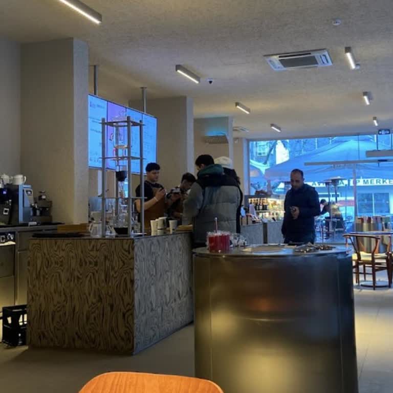 Espressolab Şubesinde Sarılmamız Nedeniyle Kamerayla Uyarılmak Bizi Rahatsız Etti