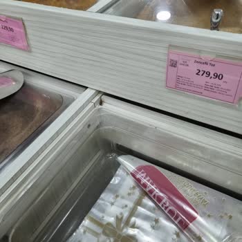 Makbul Market Üçyüzlü Şubesi'nde Hijyen Ve Personel Sorunu!