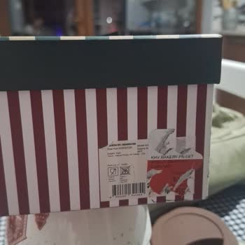 LCW Home Fincan Kutularındaki Etiketler Kutuları Kullanılamaz Hale Getirdi