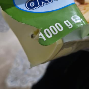Ailece Tükettiğimiz Kaşar Peynirinden Yabancı Madde Çıktı: Gıda Güvenliği Endişesi