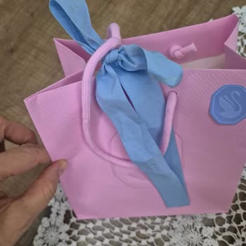 Swarovski Mağazasında Çalışan Personelin Alaycı Ve Saygısız Tavrı Alışveriş Keyfimi Bozdu