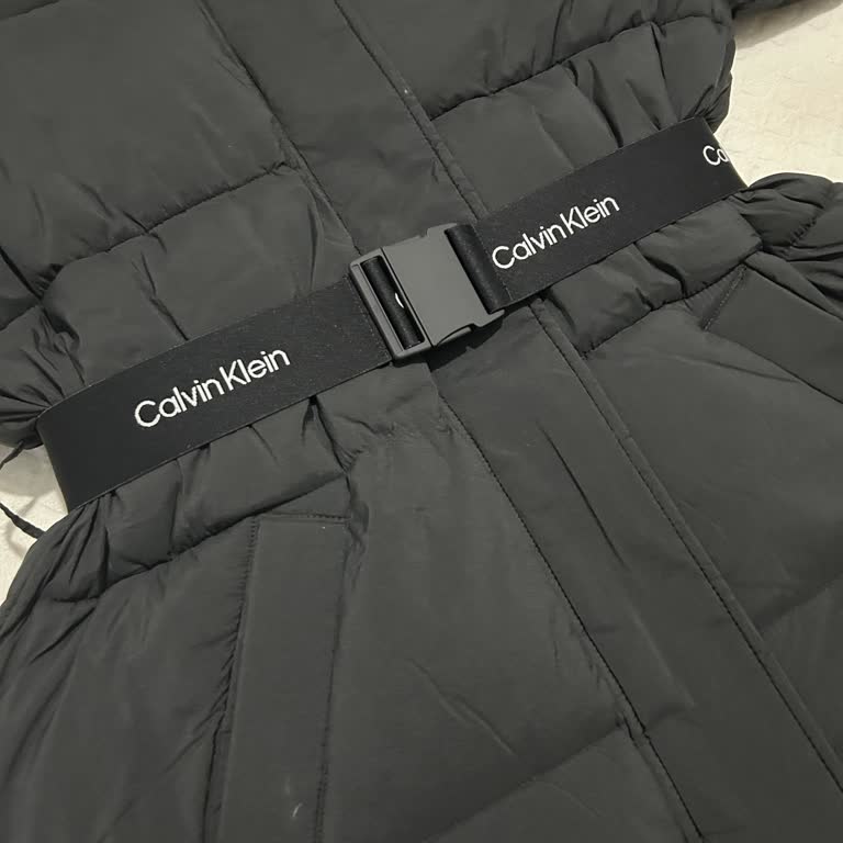 Calvin Klein Mağazasından Lekeli Ve Etiketsiz Mont Satışı Mağduriyeti