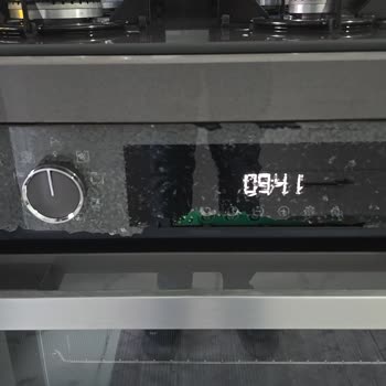 Garanti Kapsamındaki Fırın Gösterge Paneli Camı Kendiliğinden Kırıldı, Ücretsiz Değişim Talebi