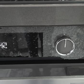 Garanti Kapsamındaki Fırın Gösterge Paneli Camı Kendiliğinden Kırıldı, Ücretsiz Değişim Talebi