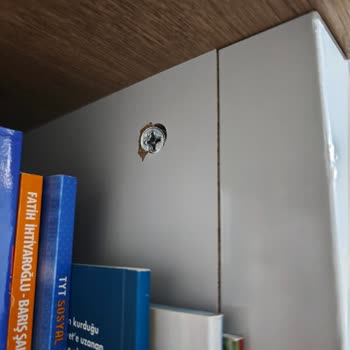 Yüksek Fiyatlı Mobilyalarda Eksik Vida Kapakları Ve Özensiz Kurulum Hayal Kırıklığı Yarattı