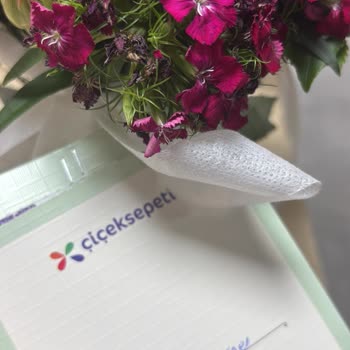 Özel Güne Solmuş Ve Özensiz Çiçek Teslimatı Hayal Kırıklığı Yarattı