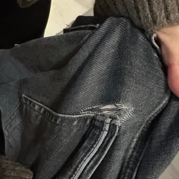 Az Kullanılan Kot Pantolonun Arka Cebi Yırtıldı, Hayal Kırıklığı Yaşıyorum