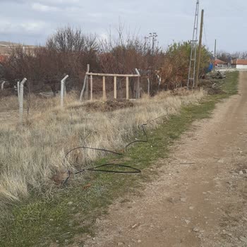 Bir Aydır Devrilen Direk Yüzünden İnternetsiz Ve Mağdurum