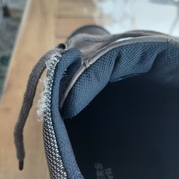 Aldığım Ayakkabının Üst Kısmında Sürekli İplik Çıkıyor, Çözüm Bekliyorum