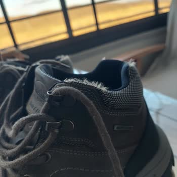 Aldığım Ayakkabının Üst Kısmında Sürekli İplik Çıkıyor, Çözüm Bekliyorum