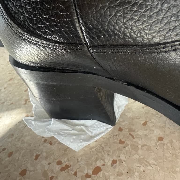 Derimoddan Alınan Çizmenin Topuğu Garanti Süresinde Kırıldı Mağaza İlgilenmedi