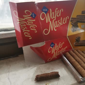 BİM'den Alınan Wafer Master Rulo Katı İçinden Plastik Çıkması: Sağlık Ve Güvenlik Endişesi
