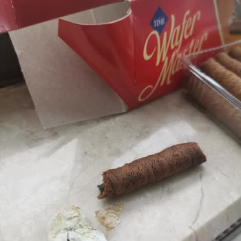 BİM'den Alınan Wafer Master Rulo Katı İçinden Plastik Çıkması: Sağlık Ve Güvenlik Endişesi