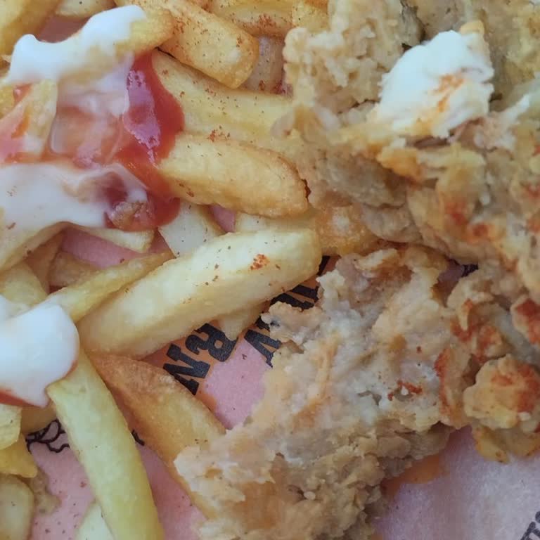 Cajun Corner'da İyi Pişmemiş Tavuk Ve İlgisiz Şube Deneyimi