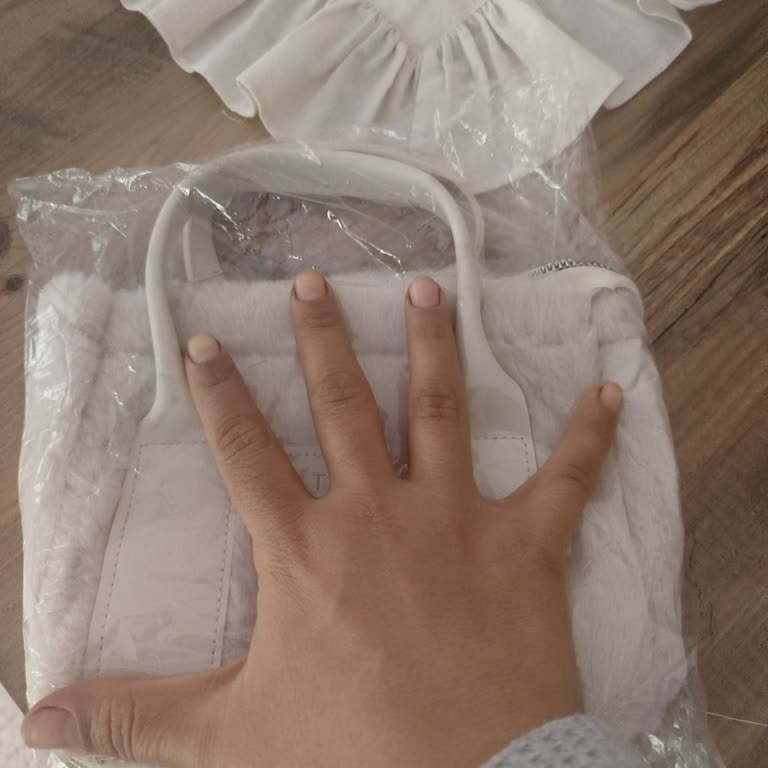 Paris Dunyası Hem Görseldeki Yanıltıcı Durumu Kabul Etmedi Hem De Son Derece İlgisizdi