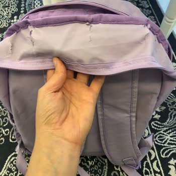 LCW'den Alınan Çocuk Çantası Kısa Sürede Yırtıldı