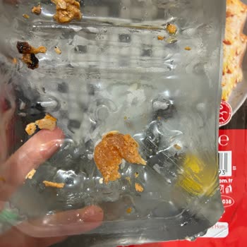 Lezita Piliç Dönerde Çiğ Tavuk Parçası: Sağlığım Tehlikeye Atıldı