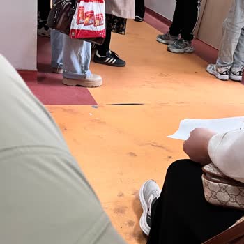 Kadın Doğum Bölümünde Sıra Ve Düzen Eksikliği, Saatlerce Bekleme Çilesi