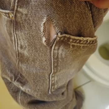 Bir Aylık Pantolon Yırtıldı Satıcı İlgisiz Kaldı