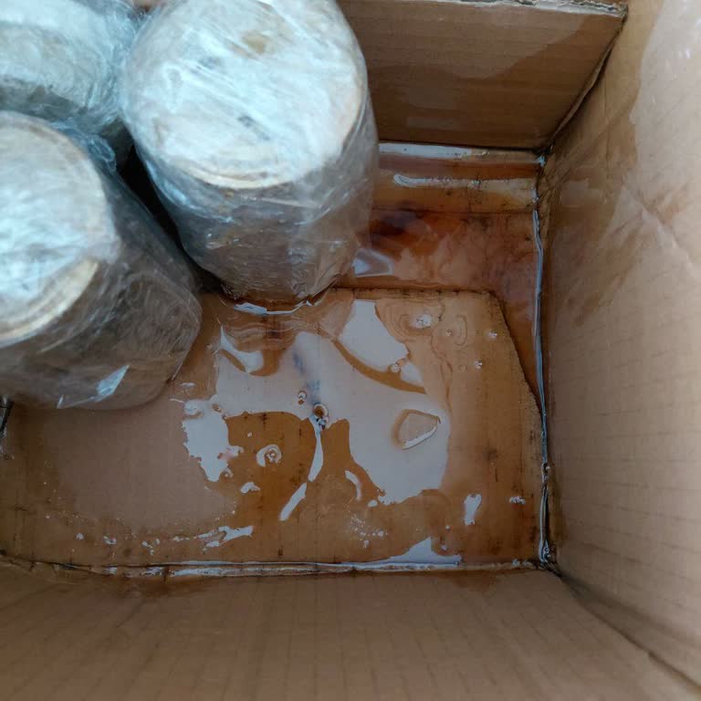 PTT Kargo İle Gelen Paketim Kırık Ve Yağ Akmış Şekilde Teslim Edildi, Mağdur Oldum