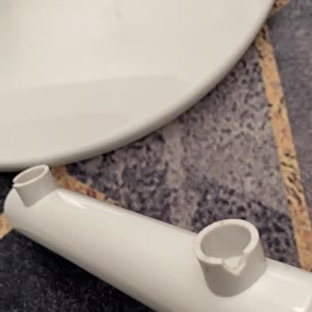 Creavit Klozet Kapaklarının Menteşe Parçaları Kırıldı, Yedek Parça Bulunamıyor