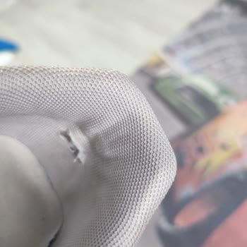 Kısa Sürede Yırtılan Ayakkabı İçin İade Talebim Reddedildi, Mağduriyetimin Giderilmesini İstiyorum